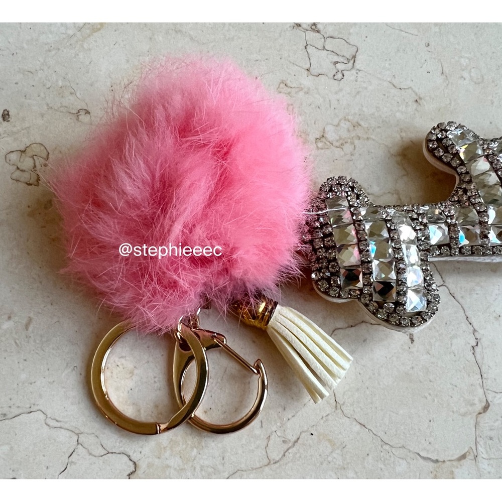 NWOT Rhinestone Crystal Giraffe Keychain Bag Purse Charm with Pink Pompom - Picture 7 of 9